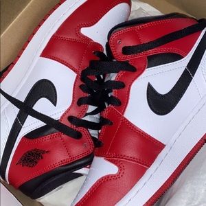 Chicago Jordans Mid-Rise